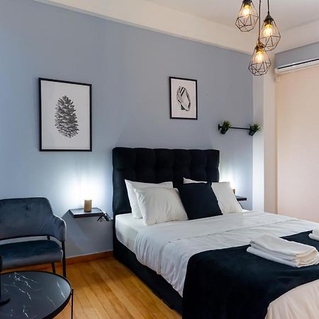 Appartement Couple Getaway With Queen Bed à Athènes Extérieur photo