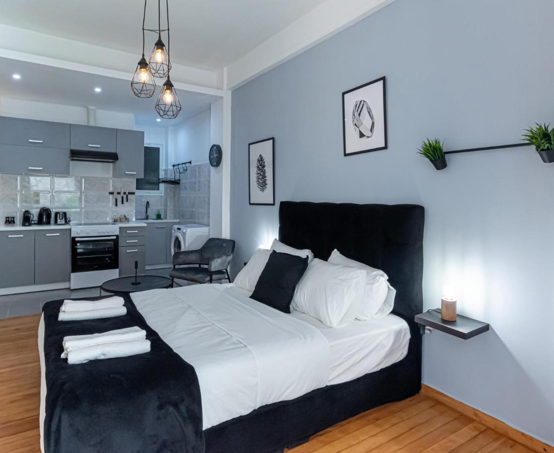 Appartement Couple Getaway With Queen Bed à Athènes Extérieur photo