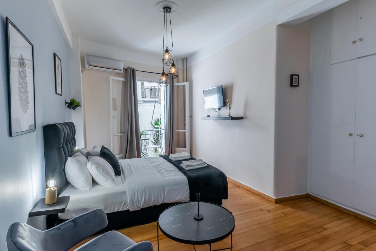 Appartement Couple Getaway With Queen Bed à Athènes Extérieur photo