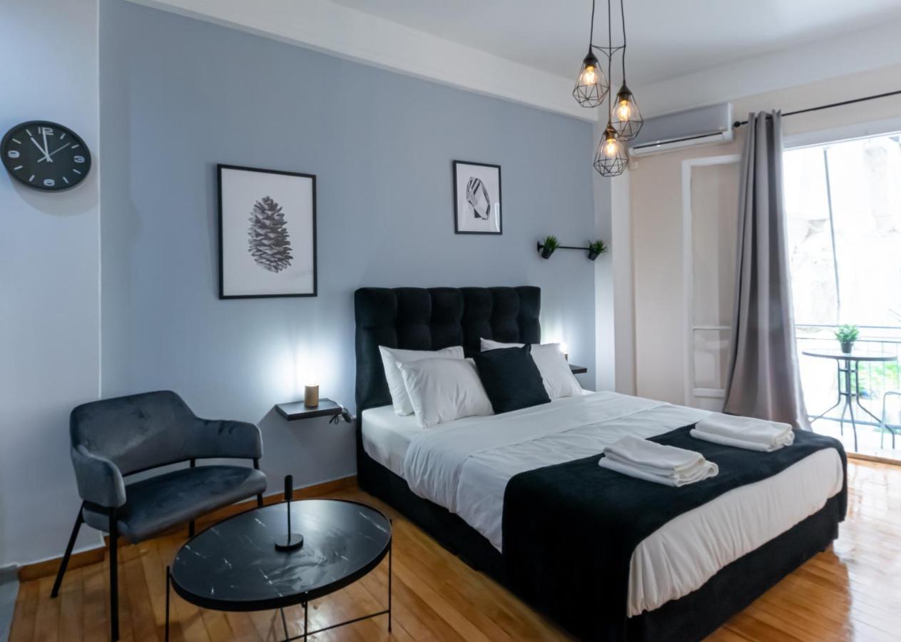 Appartement Couple Getaway With Queen Bed à Athènes Extérieur photo