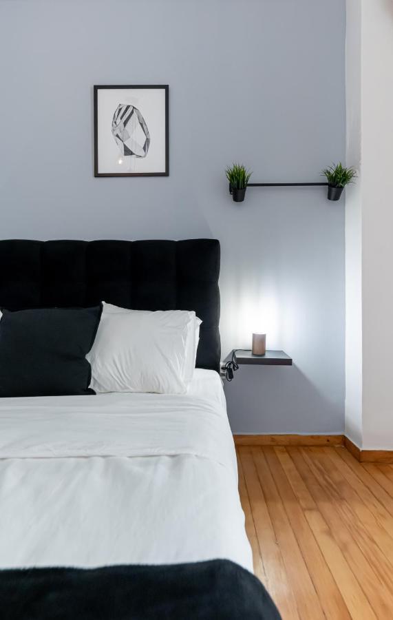 Appartement Couple Getaway With Queen Bed à Athènes Extérieur photo