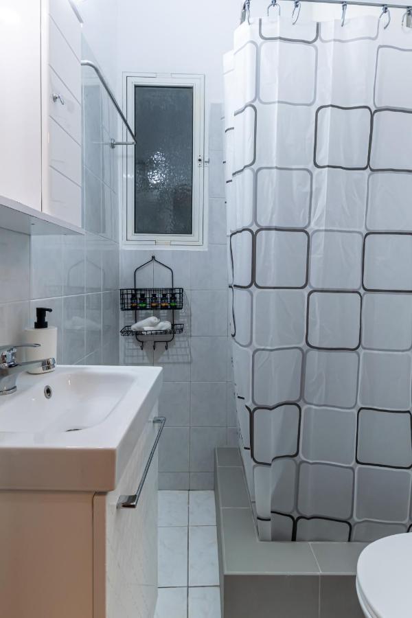 Appartement Couple Getaway With Queen Bed à Athènes Extérieur photo
