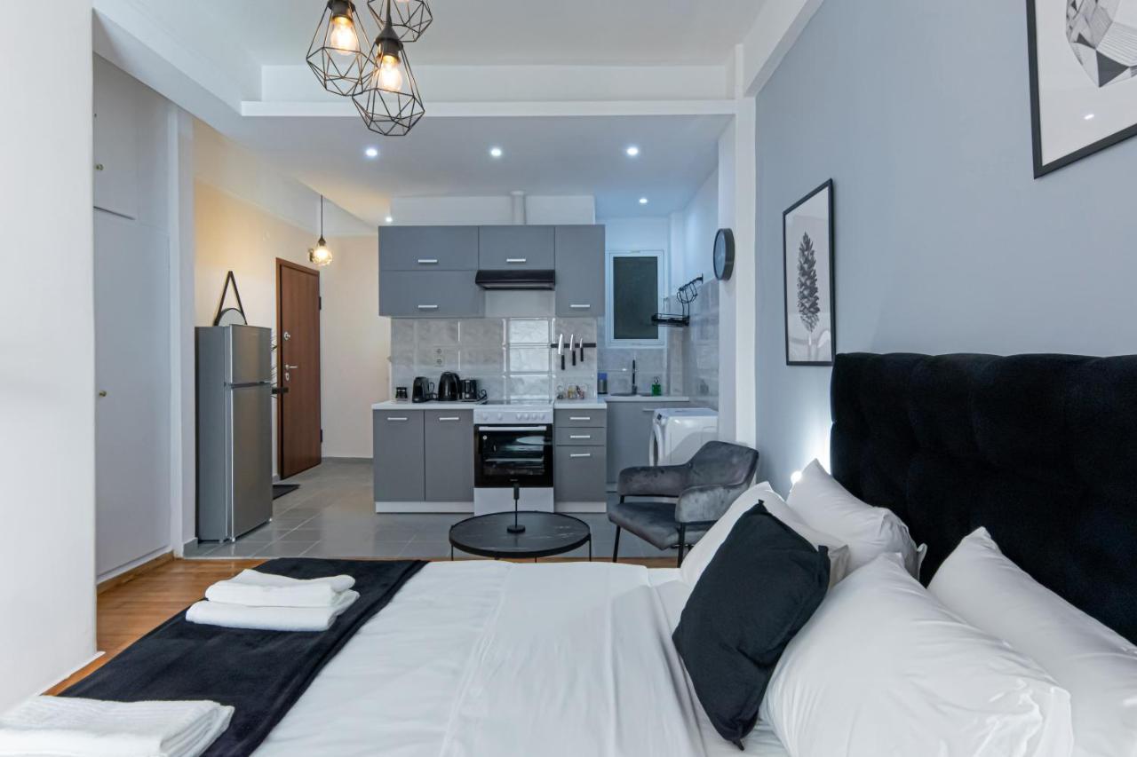 Appartement Couple Getaway With Queen Bed à Athènes Extérieur photo